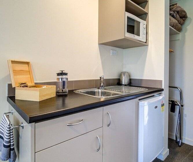 프리미엄 스튜디오, Hanmer Springs Retreat