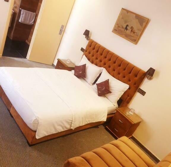 标准单人间, Astoria