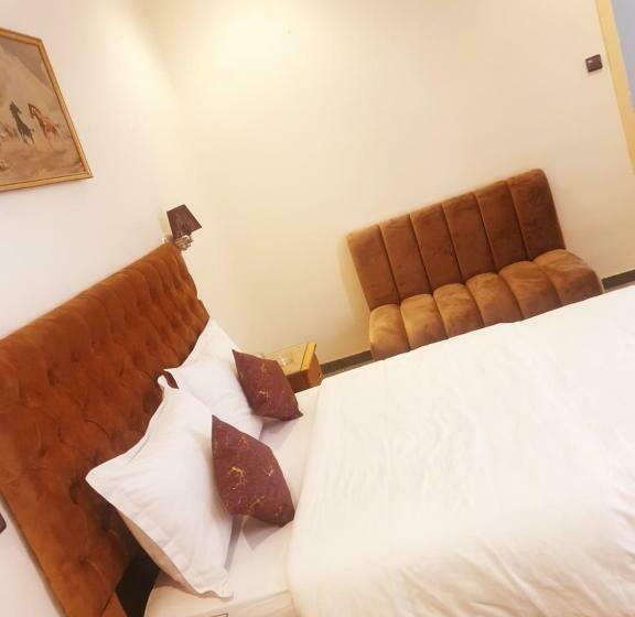 标准单人间, Astoria