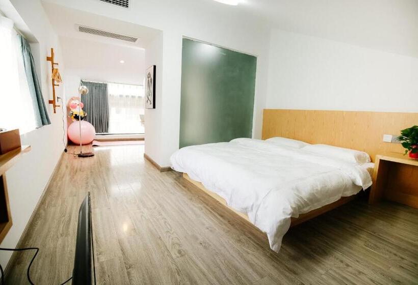 带大床的豪华间, Guihua Road 106th Hostel