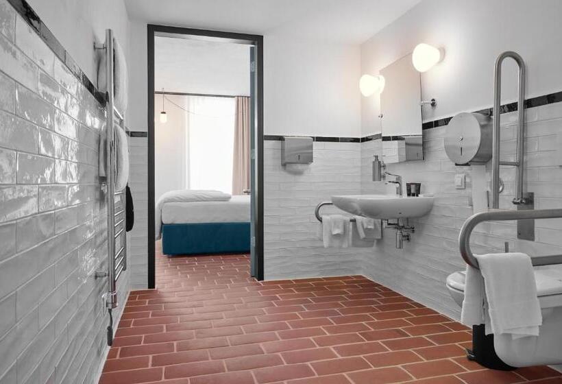 חדר סטנדרט, מיטת קינג, מותאם לאדם עם מוגבלויות, Thaya Vinařství