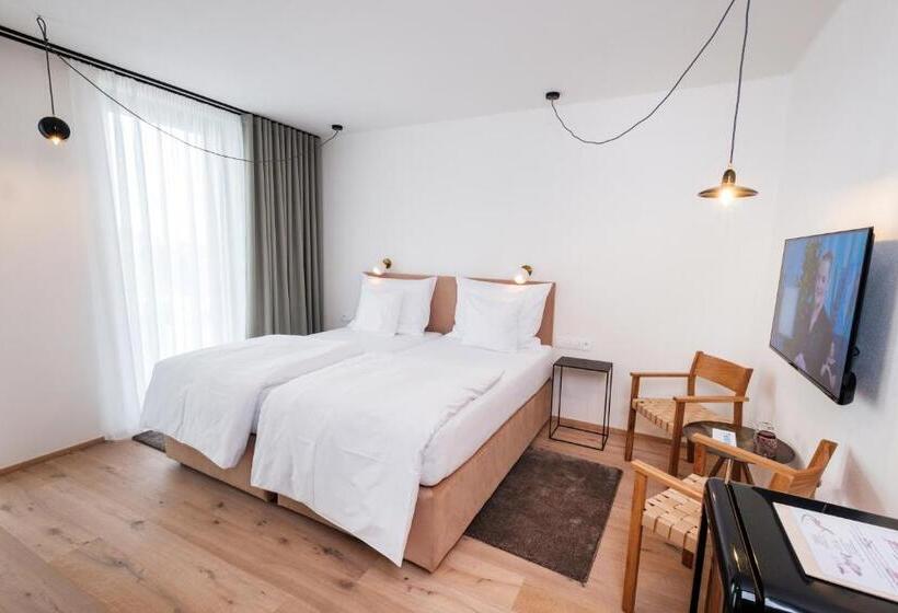 חדר סופריור, Thaya Vinařství