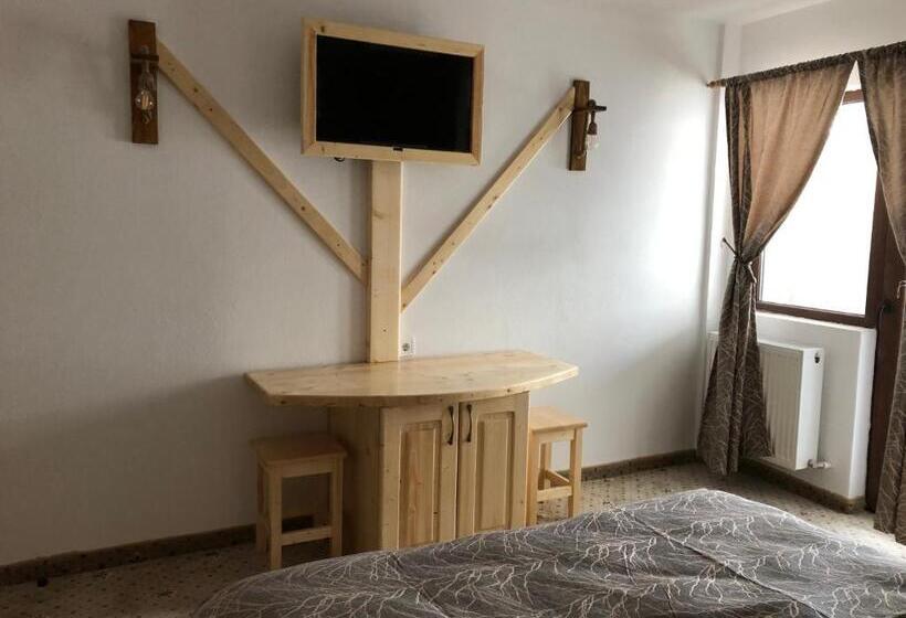 标准间带阳台, Domeniul Valea Lupilor Pensiunea Valea Cu Struti