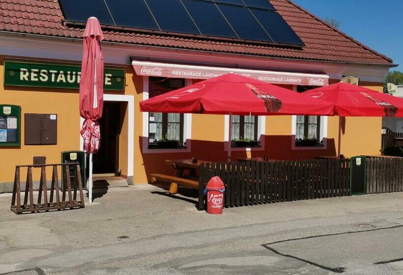 标准三人间, Ubytování Jeřábek