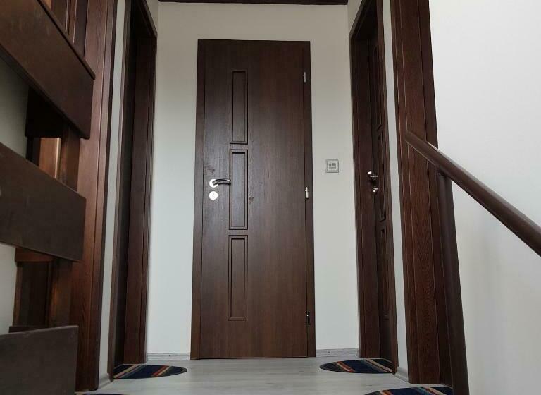 غرفة قياسية ثلاثية, Ubytování Jeřábek