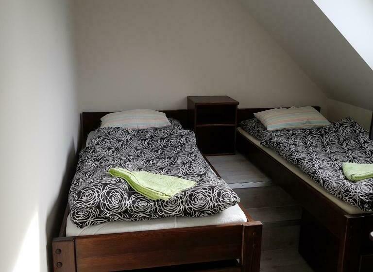 غرفة قياسية, Ubytování Jeřábek