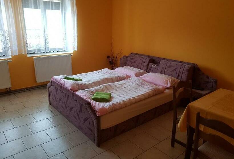 غرفة قياسية, Ubytování Jeřábek