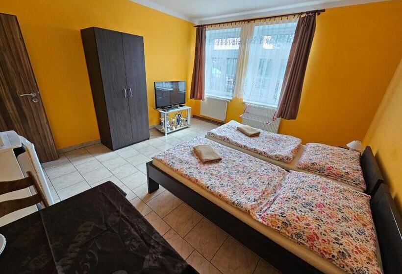 غرفة قياسية, Ubytování Jeřábek