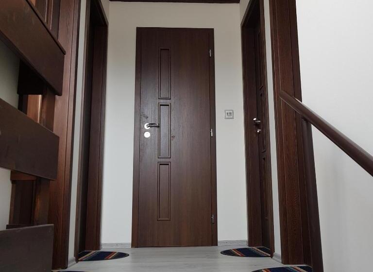 غرفة قياسية, Ubytování Jeřábek