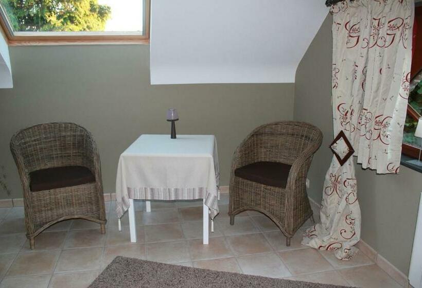 Номер Стандарт, A L Ombre Du Noyer