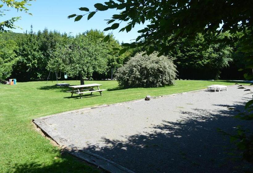 חדר משפחתי, Gîte De La Cour