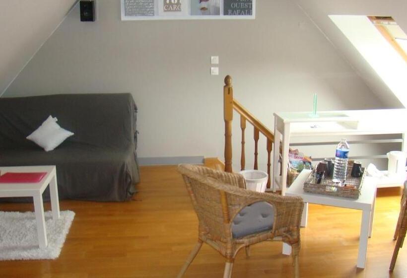 חדר משפחתי, Gîte De La Cour