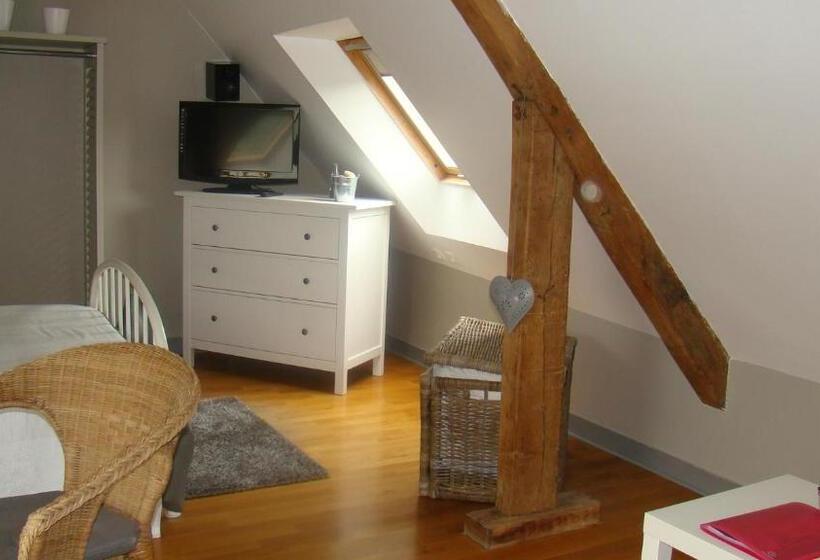 חדר משפחתי, Gîte De La Cour