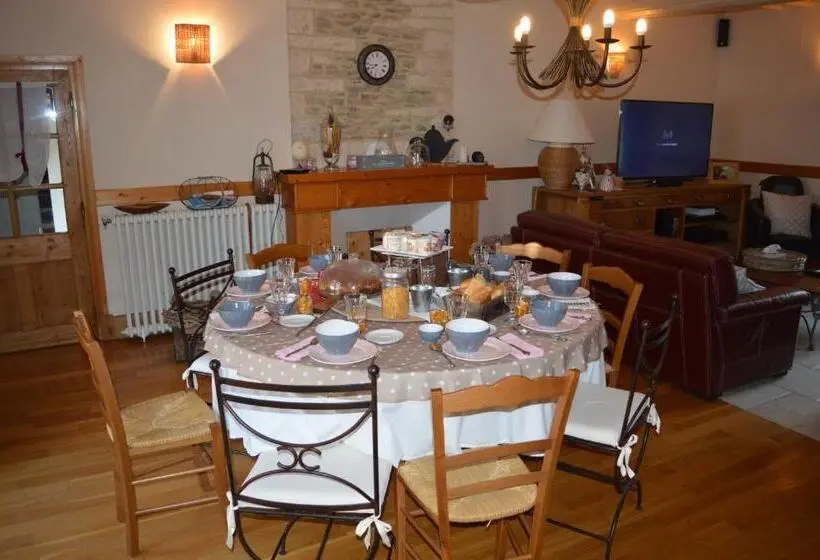 スタンダード4人部屋, Gîte De La Cour