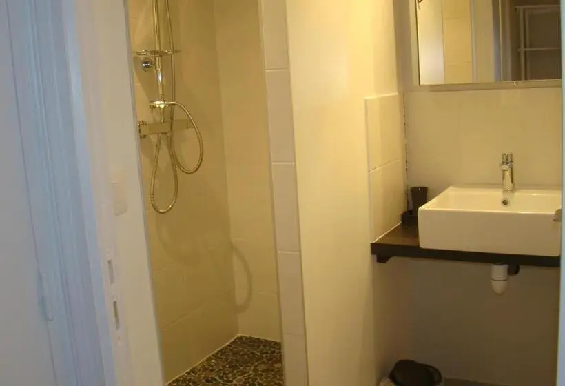 スタンダード4人部屋, Gîte De La Cour