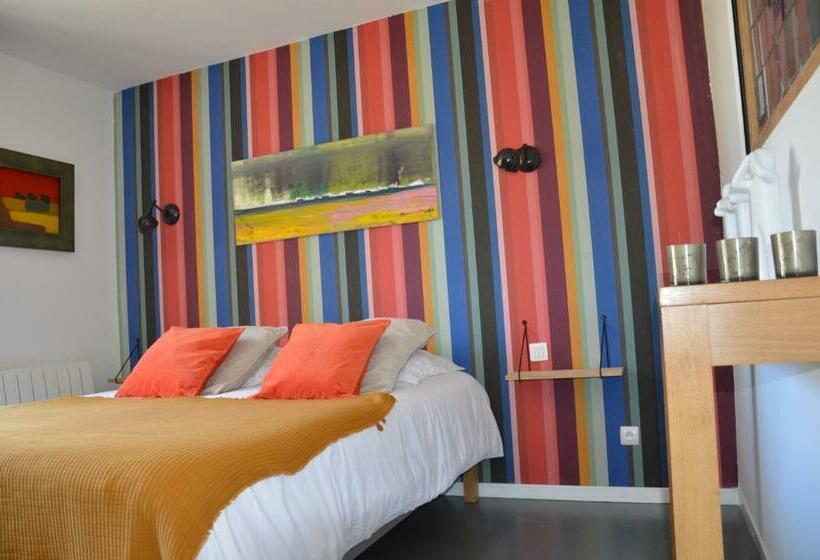 غرفة قياسية مزوَّدة بتراس, ô Sources