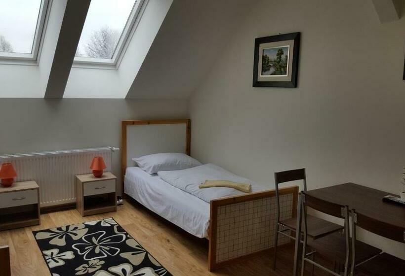 Номер Стандарт Трехместный, Farm Stay Nh Stables