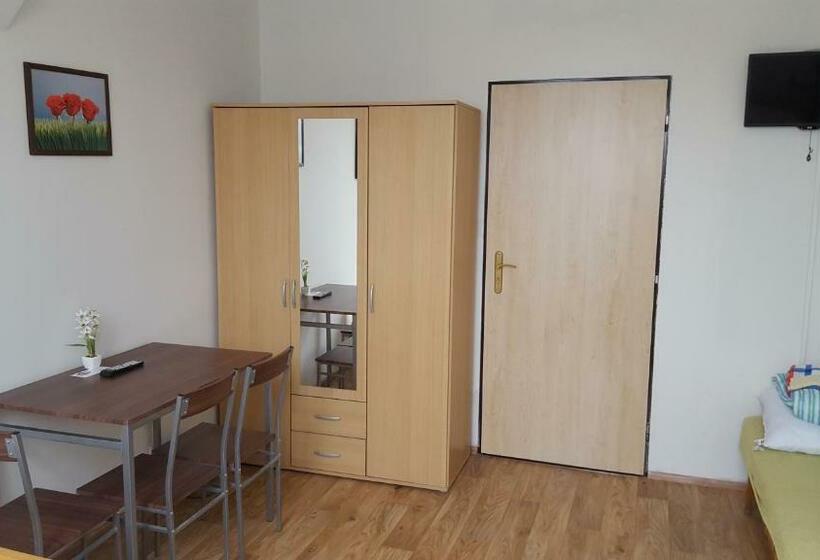 스탠다드 트리플 룸, Farm Stay Nh Stables