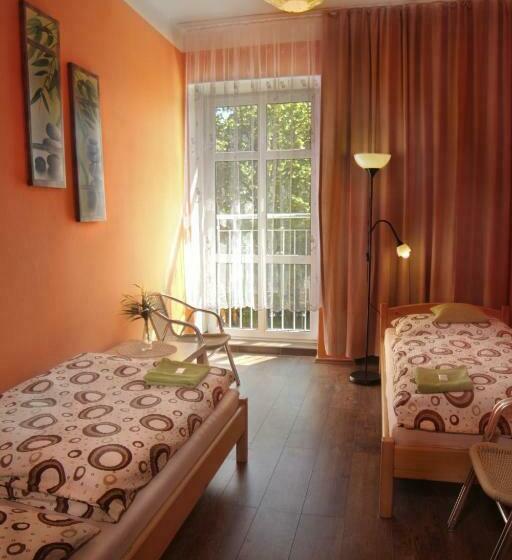 침실 2개 스위트, Pod Stráží