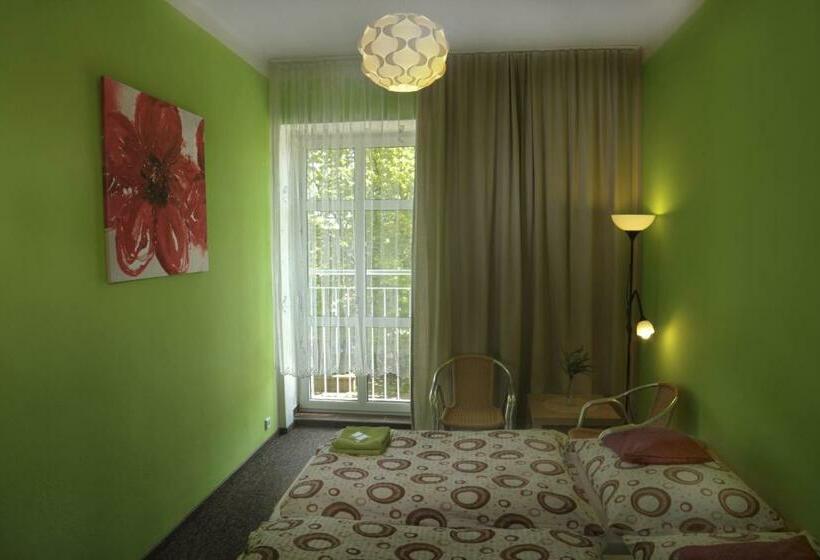 침실 2개 스위트, Pod Stráží