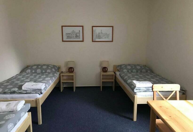 침실 2개 스위트, Pod Stráží