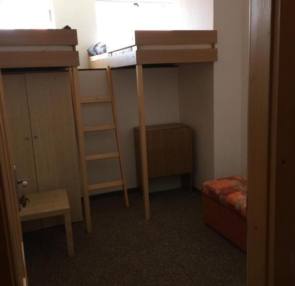 스탠다드 룸, Pod Stráží