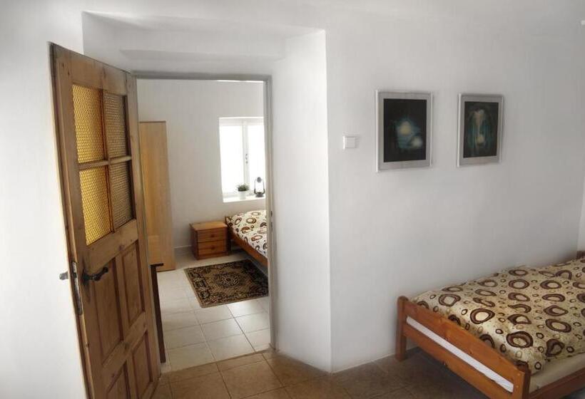 스탠다드 트리플 룸, Pod Stráží