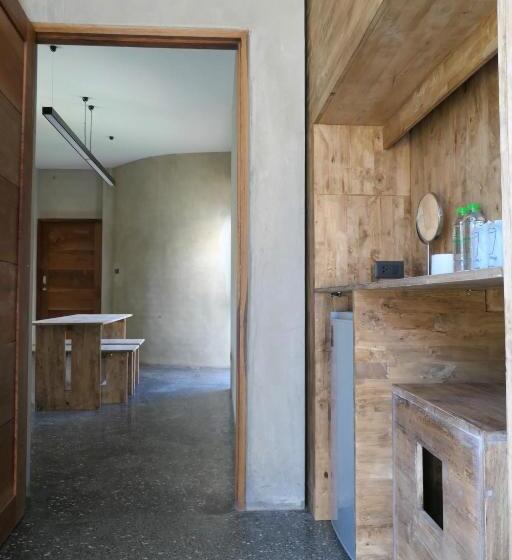 デラックスファミリールーム, Banmon Makok