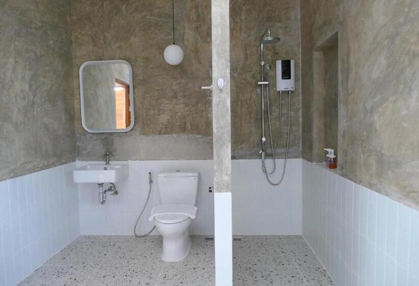 デラックスファミリールーム, Banmon Makok