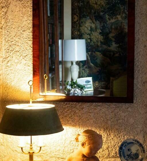 Номер Superior, Jan S Place In Burgundy