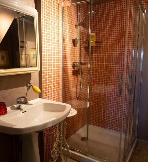 Семейный Номер, Jan S Place In Burgundy