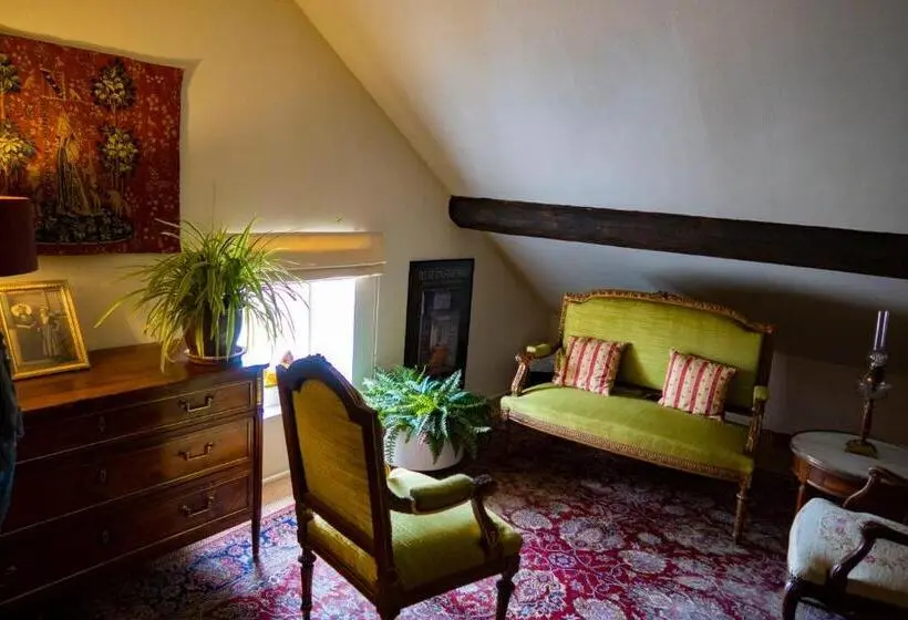 ファミリールーム, Jan S Place In Burgundy