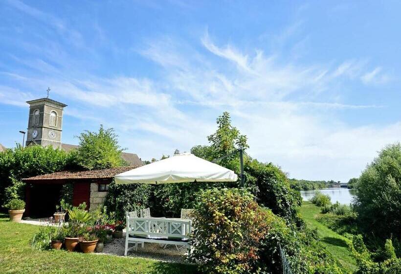 Семейный Номер, Jan S Place In Burgundy