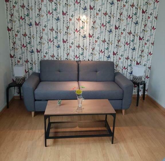 חדר משפחתי, Les Deux Anes