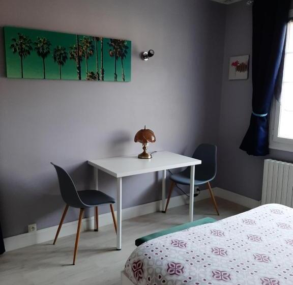 חדר משפחתי, Les Deux Anes