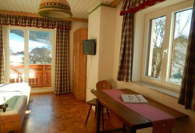 Suite con Balcón, Lassingbauer