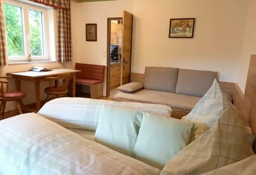 Suite con Balcón, Lassingbauer