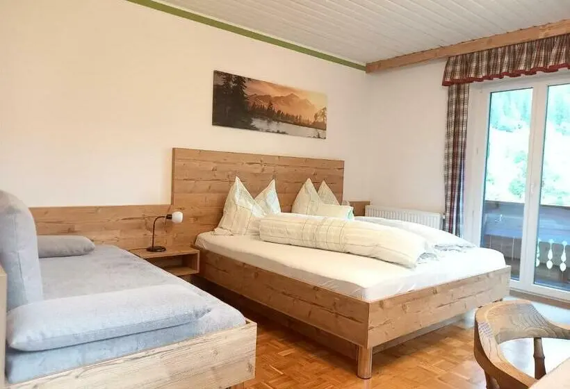 Suite con Balcón, Lassingbauer