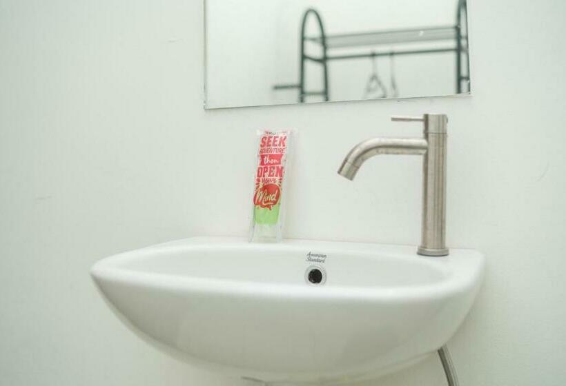 غرفة قياسية, Reddoorz Near Bundaran Ciceri