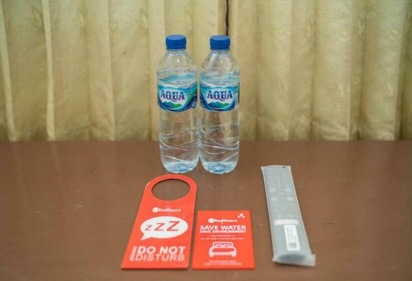 Номер Стандарт, Reddoorz Near Bundaran Ciceri