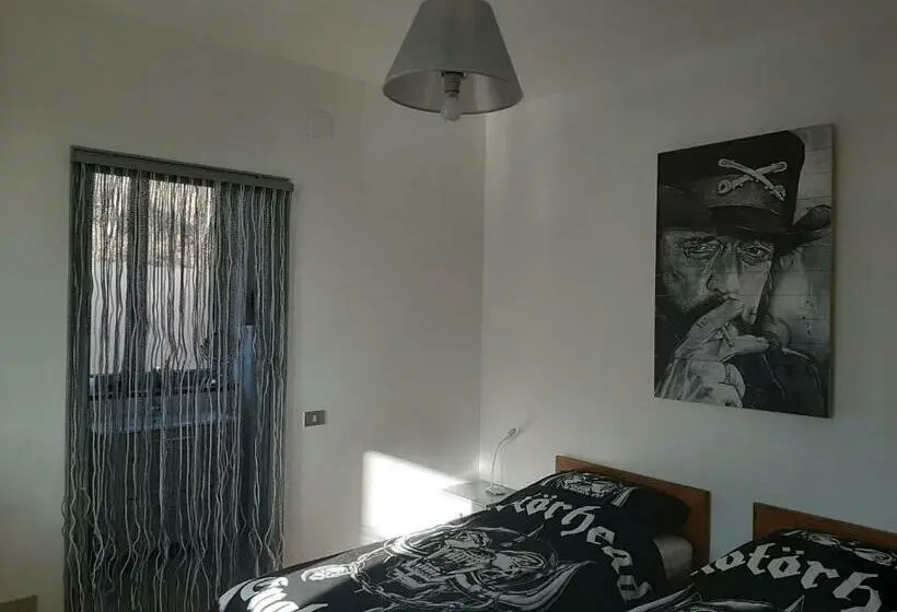 デラックスルーム, Moto Pareto B&b