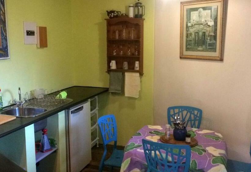 شاليه غرفة نوم واحدة, Driftwood Treehouse