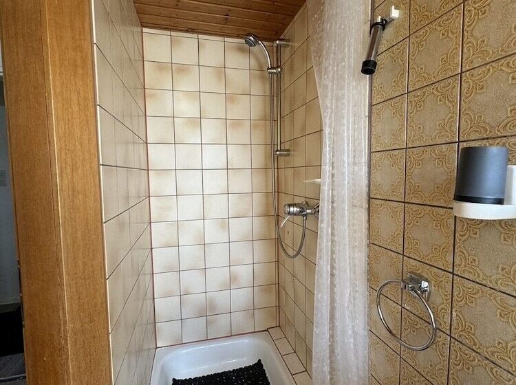 四人标准间, Gasthaus Engel