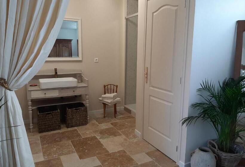 Номер Стандарт Вид на Бассейн, Maison D Hôtes L évidence