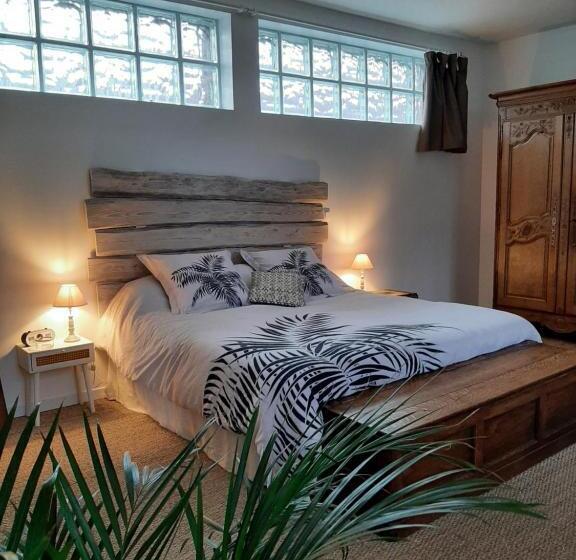 Номер Стандарт Вид на Бассейн, Maison D Hôtes L évidence