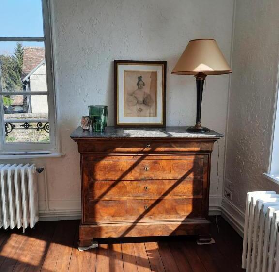 Трехместный Номер Стандарт Вид на Бассейн, Maison D Hôtes L évidence