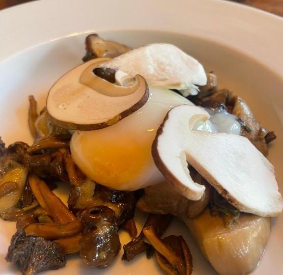 Трехместный Номер Стандарт Вид на Бассейн, Maison D Hôtes L évidence