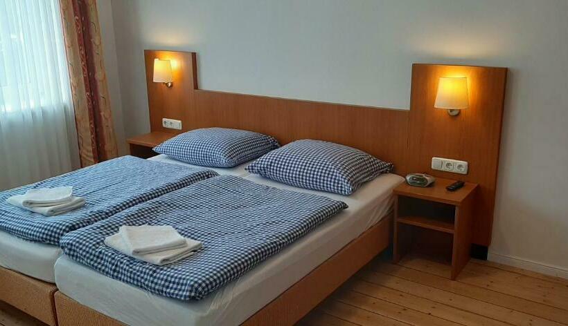 带共用浴室的标准房间, Schillers Landhaus