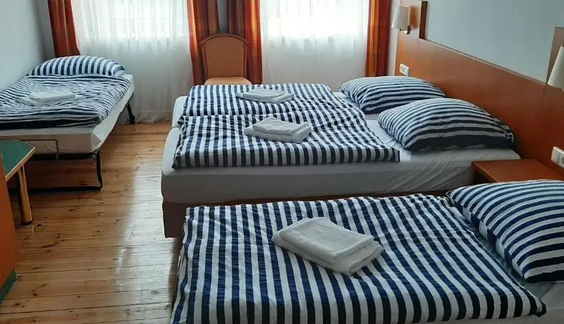 バスルーム共同エコノミー4人部屋, Schillers Landhaus