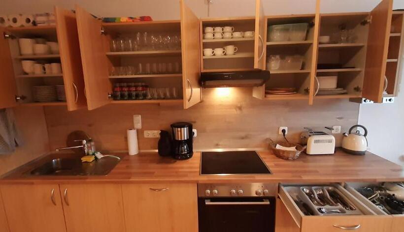 标准单人间, Schillers Landhaus